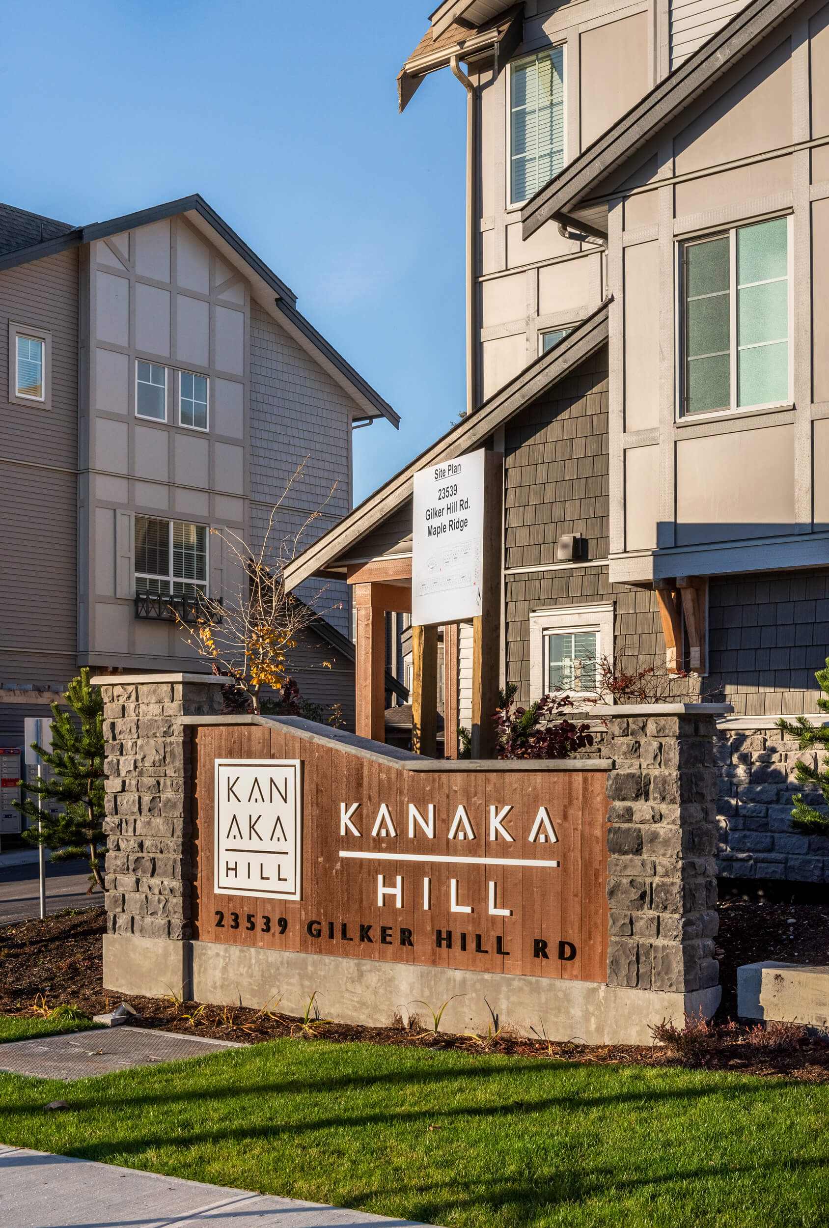 The “Kanaka Hill” development is a multi-family townhome project in Maple Ridge. Design by Group 161 | Atelier Pacific Architecture.